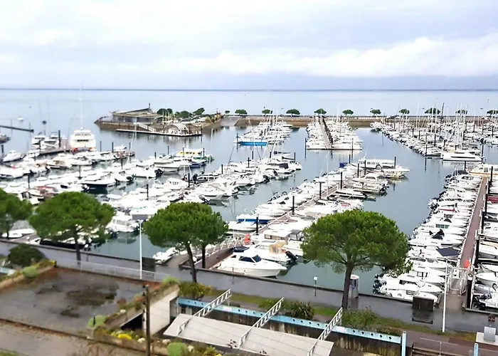 Appartement T2 Très Belle Vue Bassin Avec Balcon 100 M *